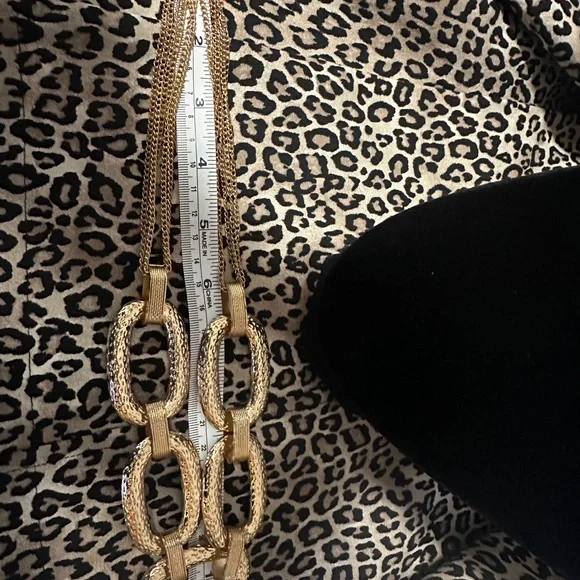 Gold Fashion Necklace w/Earrings - Picture 5 of 7